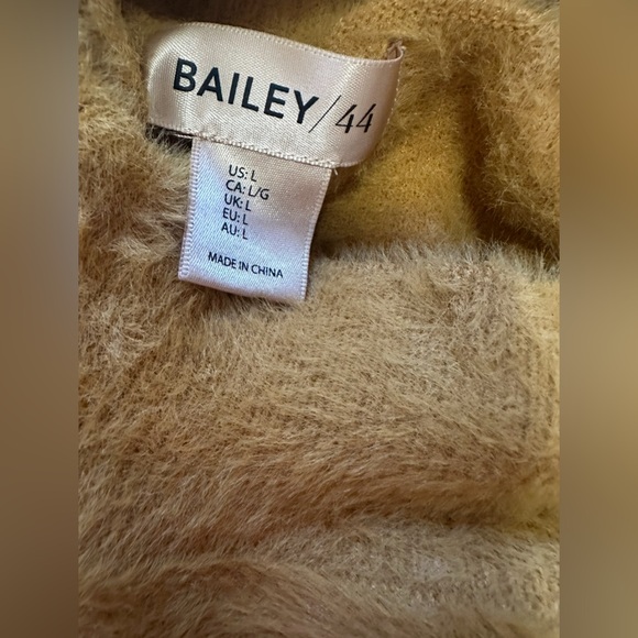 BAILEY 44 FLUFFY CROPPED TOP - Picture 3 of 4